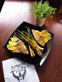 Телешки кюфтета + салата скир, картоф и десерт - брауни или мъфин, от Ресторант Arnold Food
