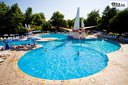 В Албена през цялото лято! Ultra All Inclusive нощувка за до 5-ма + басейни с мин. вода и включен лек обяд, от Вили Ралица Акваклуб 4*