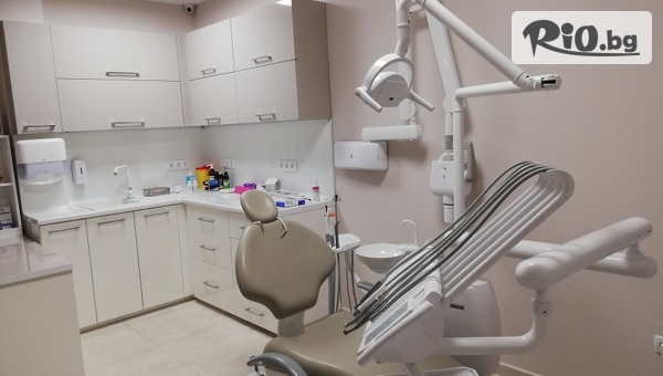 Почистване на зъбен камък и плака, полиране на зъбите с Air Flow + обстоен преглед и план за лечение + БОНУС със 75% отстъпка, от Дентален кабинет Казбек