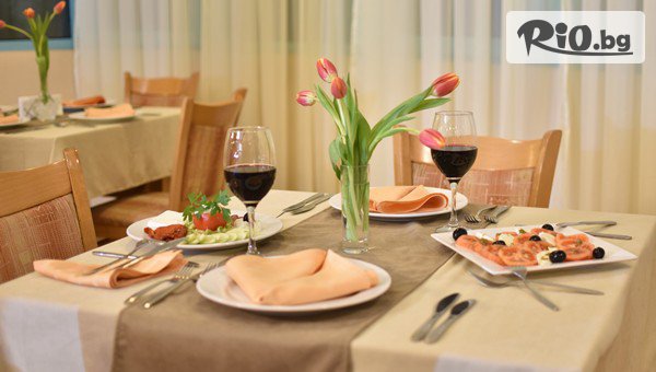 Великден в центъра на Смолян! 2 или 3 нощувки със закуски, вечери и Празничен великденски обяд + сауна, от Хотел Дикас