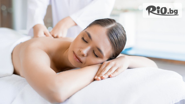 45-минутен болкоуспокояващ лечебен масаж на гръб със загряващи био масла, рефлексотерапия и 10% отстъпка от всички услуги в Студио Женско Царство