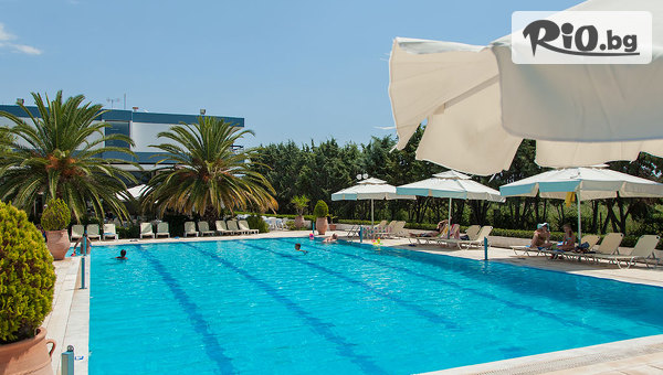 Почивка на Халкидики, Гърция през Август и Септември! 5 нощувки, закуски и вечери в Kassandra Мare Hotel 3* + басейни, от Космополитън Травъл