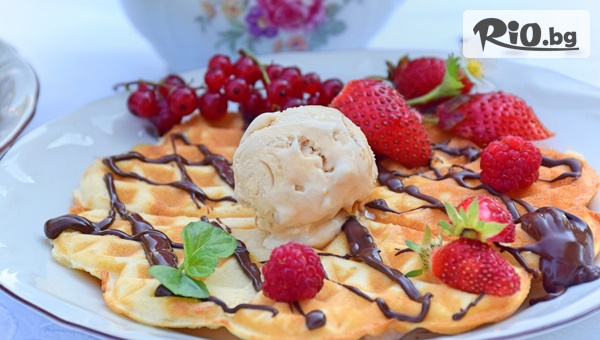 Гофрета с топинг по избор, плодове и сладолед (350 г) + Чокофредо (250 мл.), от Royal Place Shisha Bar