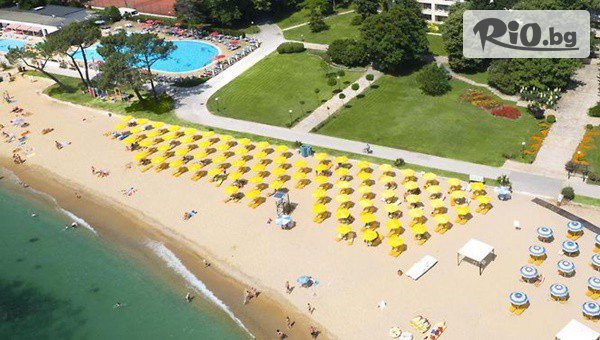 Почивка в Златни пясъци през Юли и Август! All Inclusive нощувка + басейн, чадър и шезлонг на плаж Ривиера + Безплатно за дете до 12 г., от Хотел Градина 4*