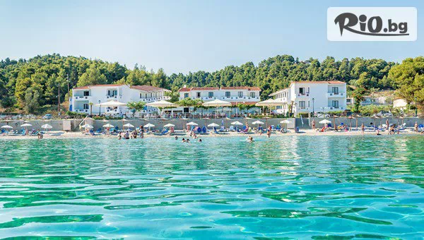Last Minute морска почивка в Халкидики, Касандра на първа линия! 7 All Inclusive нощувки + басейн, шезлонг и чадър в Xenios Dolphin Beach Hotel + автобусен транспорт