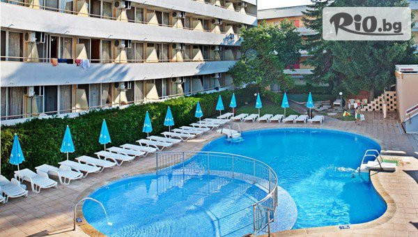 Лято 2026 в Хотел Оазис, Албена на 150 метра от плажа! All Inclusive нощувка + басейн с минерална вода, 2 шезлонга и 1 чадър на плажа, през цялото лято