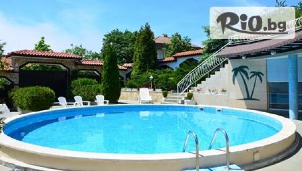 Релакс на 300 метра от плажа! Една нощувка със закуска от 23 лв. въс Вила Лазур, Слънчев бряг!