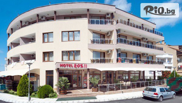 На море в Китен от 1 до 20 Септември! Нощувка със закуска, обяд и вечеря за до четирима + външен плувен басейн, от Хотел ЕОС на 5 минути от плаж Атлиман