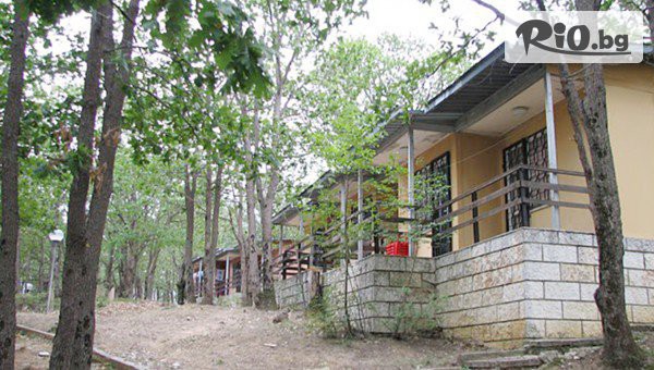 Лятна почивка в Шкорпиловци! Нощувка в бунгало със закуска и вечеря + интернет и паркинг, от Бунгала Дъбрава на 300м от Южния плаж