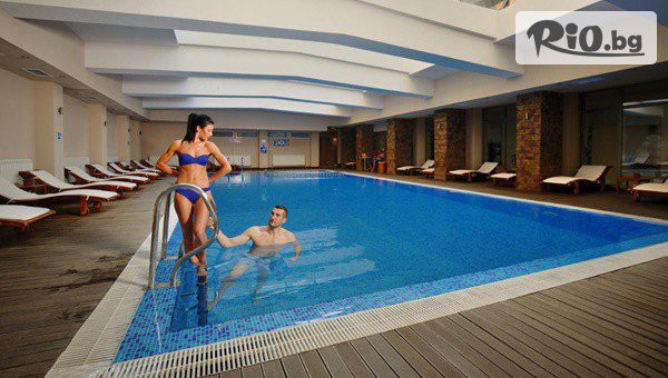 Коледна почивка в Хисаря! 3 нощувки със закуски и 2 празнични вечери + Празнична програма с DJ, СПА и вътрешен басейн, от Хотел Сана СПА