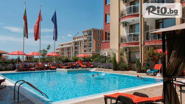 Почивка на море в Свети Влас от 01.09 до 31.10! Нощувка със закуска и вечеря + басейн, чадър, шезлонг и Безплатно за дете до 12 г., от Хотел Александра