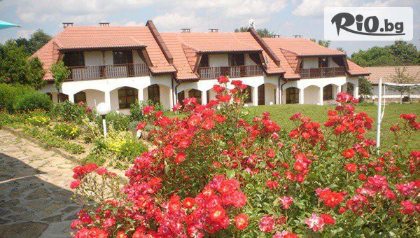 Почивка в Комплекс Роден край, с. Влайчовци- Габровски балкан! Нощувка за двама в самостоятелна къщичка + двор с барбекю и детска площадка до 22 Декември