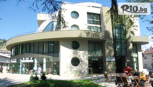 Есенна Почивка в Девин от Септември до Декември! 3, 4 или 5 нощувки закуски, обеди, вечери + минерален терапевтичен басейн, сауна, парна баня и релакс зона в Семеен хотел Евридика