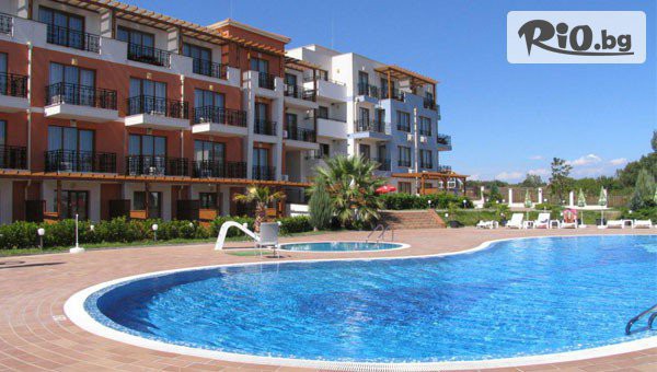 Почивка на първа линия в Черноморец от 8 до 30 Септември! Нощувка със закуска за до четирима + басейн, от Хотел Парадайс Гардън