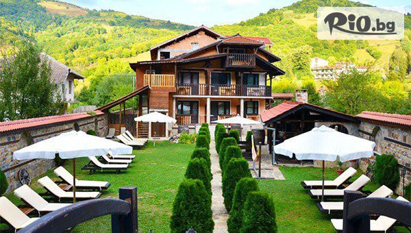 Коледа в Рибарица! 3 нощувки със закуски, 2 Празнични обяда и 3 вечери + напитки, от Семеен хотел Къщата