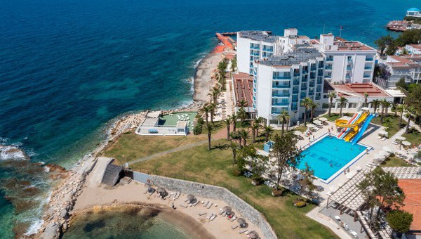 LAST MINUTE почивка в Кушадасъ! 5 нощувки на база Ultra All Inclusive в Le Bleu Hotel & Resort 5* + басейни и водни пързалки, Безплатно за дете до 12.99г. и възможност за транспорт