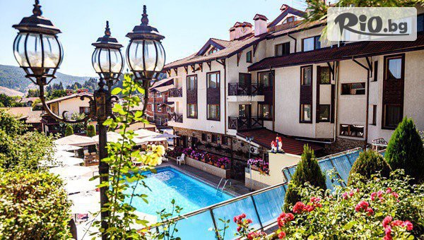 Нова година в с. Баня край Банско! 3 или 4 нощувки със закуски за до четирима + СПА, открит и закрит минерален басейн, от Аквилон Хотел & Термал Пуулс
