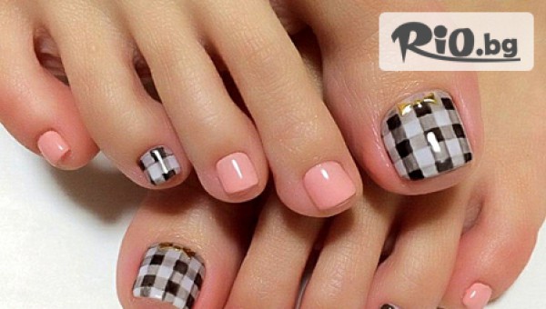 Педикюр с лак или гел лак + 2 декорации и масаж на ходилата с 52% отстъпка на цени от 11.90лв, от Студио за красота Грейс