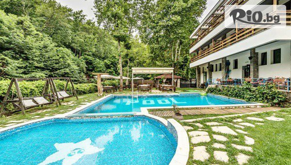 Почивка в Огняново до 22 Декември! Нощувка със закуска и вечеря + външен минерален басейн и релакс зона, от Спа хотел Бохема