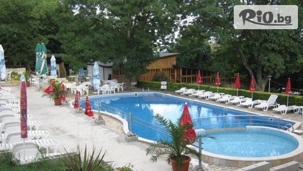 Морска почивка в Св. Св. Константин и Елена! Нощувка със закуска и възможност за вечеря+ басейн с детска секция, шезлонг и чадър, детски кът и паркинг, от Хотел Нептун