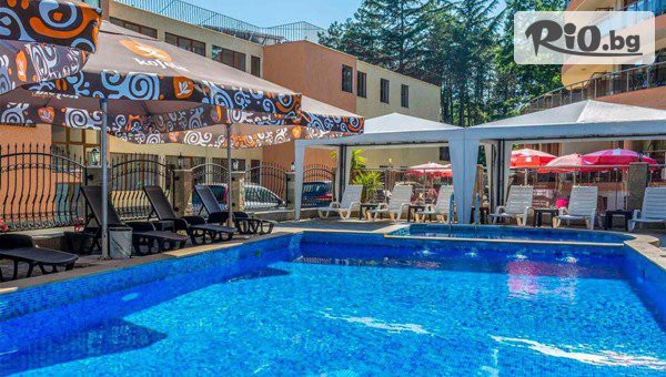 55+ почивка в Китен от 24 Август до 30 Септември! Нощувка със закуска, обяд и вечеря + външен басейн с джакузи, от Sunny Paradise 2 на 6 минути от Южния плаж