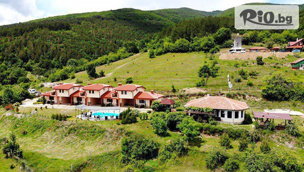 Почивка край Павел баня до 29 Декември! Нощувка със закуска + външен басейн, от Ваканционен комплекс Гледката, с. Скобелево