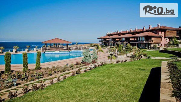 Луксозна почивка в Созопол през Септември - важи за празници! Нощувка в апартамент или вила за до шестима + външен басейн, шезлонг, чадър и паркинг, от Ваканционно селище Созополис