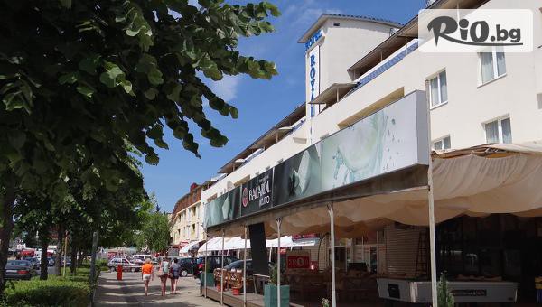 Почивка в Слънчев бряг до края на Септември! Нощувка със закуска за двама + ползване на басейн, от Хотел Royal Central 3*