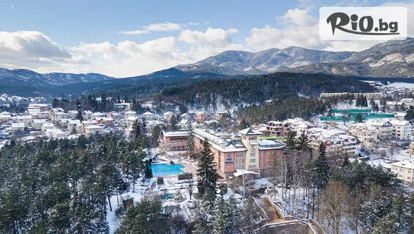 Коледна СПА почивка във Велинград! 2 или 3 нощувки със закуски, обеди и вечери с програма и DJ за до четирима + СПА, вътрешен и външен басейн, от Спа хотел Двореца 5*