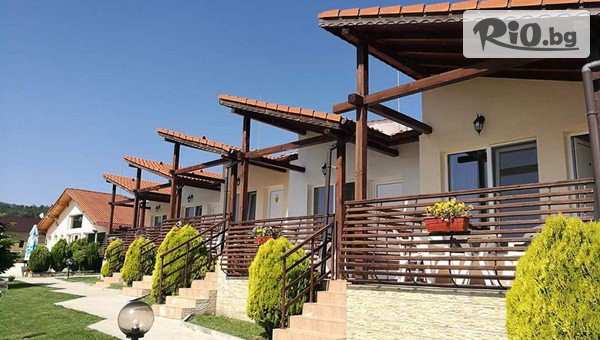 Почивка в Цигов чарк до 30 Ноември! Нощувка, закуска и вечеря в самостоятелна къщичка с гледка към яз. Батак, от Вилно селище Свети Георги