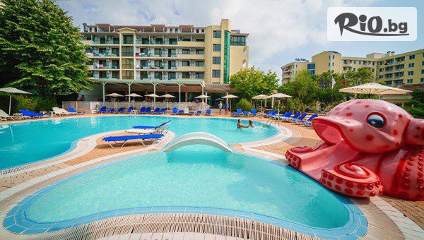 Лятна морска почивка в Приморско до края на Септември! Нощувка на база All Inclusive + басейн, чадър и шезлонг + Безплатно настаняване за дете до 11.99 г., от Хотел Перла Плаза