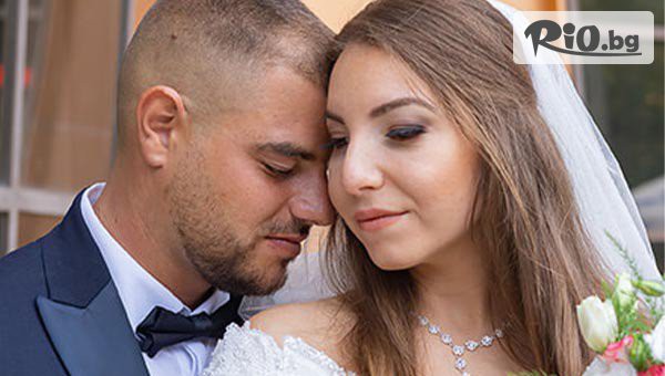 Сватбено заснемане на подписване до 2 часа + флашка и 30 кадъра на хартия, предоставено от Monkey Photo Studio