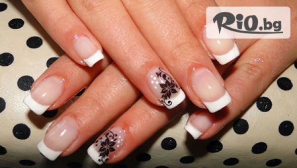 Класически или френски маникюр с OPI или SNB + бонус 2 декорации от 5.50лв, от Салон DiNails