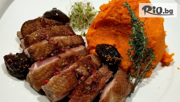 Хапни вкусно в сърцето на София! Патешко магре + десерт плодов йогурт, от Ресторант-градина Зелена зона