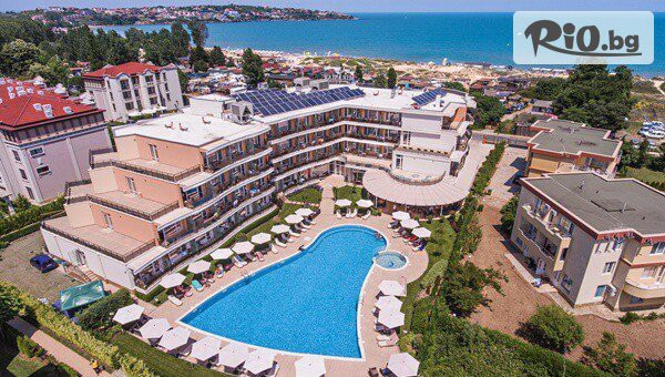 Изгодна лятна почивка в Созопол – само на метри от плаж Каваци! Нощувка със закуска и вечеря + басейн, чадър и шезлонг, от Хотел Мирамар 4*