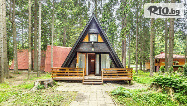 Есенна почивка в Боровец до края на Ноември! Нощувка за до 5 човека в оборудвана къщичка + 2 външни хидромасажни джакузита и Спа център във Вилно Селище Малина