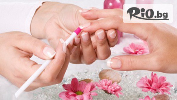 Парафинова терапия за ръце, Класически маникюр или Маникюр с гел лак SNB и Mozart House + 2 декорации и безплатно сваляне на стар гел на цена от 6.45лв, от Салон Miss Kiss