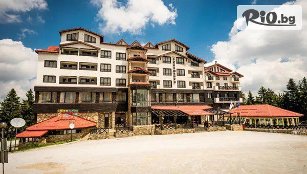 Прохладна лятна почивка в Пампорово до 30 Септември! Нощувка със закуска и вечеря за до четирима + закрит плувен басейн и сауна, от Хотела Снежанка