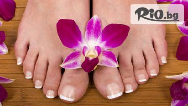 Сух класически педикюр с професионалните продукти на SNB с роза Дамасцена + липов маникюр с лак SNB (гел) само за 14,90 лв