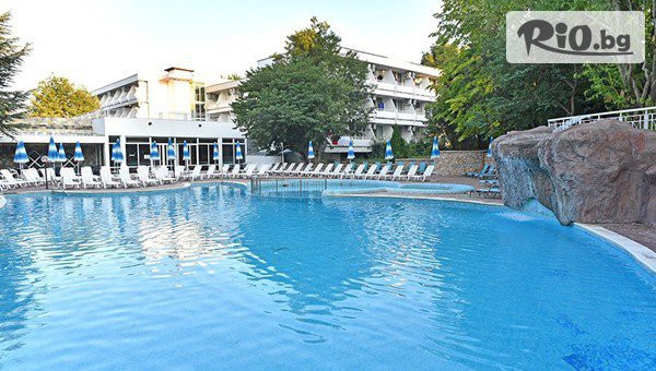 Лято 2026 в Хотел Алтея, Албена! All Inclusive Light нощувка + басейн с минерална вода, 2 шезлонга и 1 чадър на плажа, през цялото лято