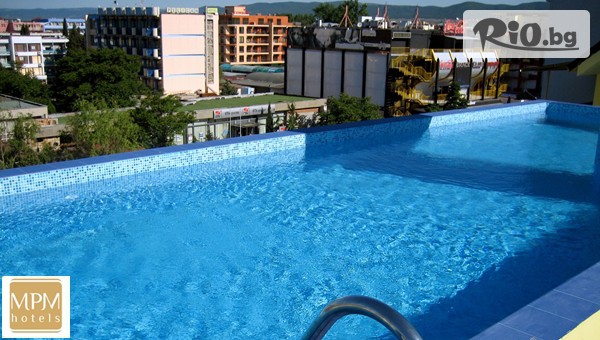 На море в Слънчев бряг през цялото лято! Нощувка със закуска и вечеря + открит панорамен басейн, от МПМ Хотел Роял Централ 3*