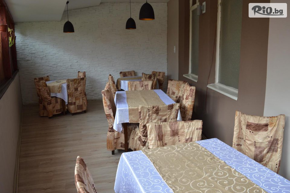 8ми Март в Пирот! Празнична вечеря с жива музика и напитки в кафана