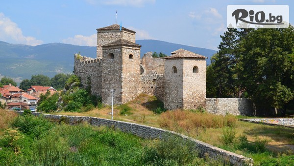 Нова година в Пирот, Сърбия! Празнична вечеря с жива музика и НЕОГРАНИЧЕНО количество алкохолни и безалкохолни напитки в кафана Lane Moje + автобусен транспорт