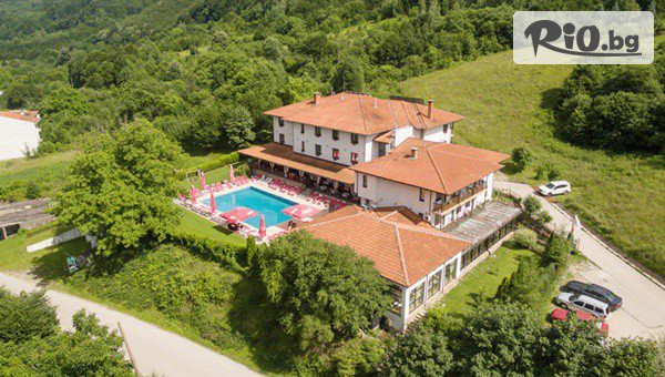 Декемврийски празници в Парк Хотел Фея в с. Чифлик! Нощувка със закуска и вечеря + вътрешен минерален басей, джакузи и релакс зона