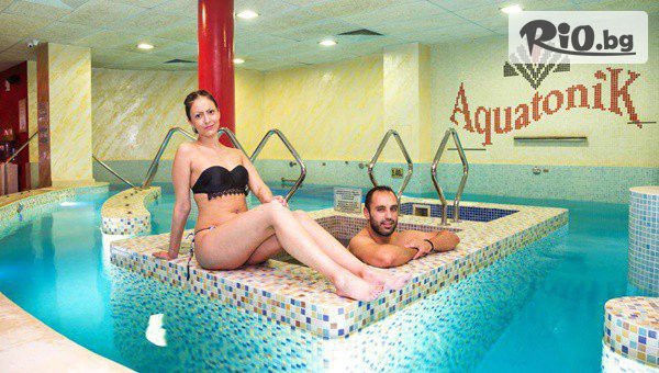 Коледна почивка във Велинград с подаръци! 3 нощувки, закуски и вечери, 2 Празнични с програма + вътр. мин. акватоничен басейн и СПА, от Балнеокомплекс и СПА Акватоник 4*