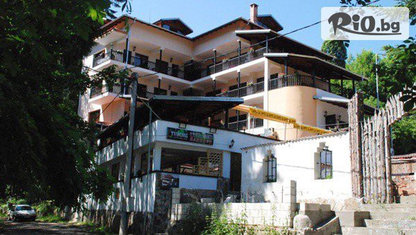 Почивка край Троян до края на Септември! Нощувка със закуска и възможност за обяд и вечеря + минерален басейн, от Семеен Хотел Илинден