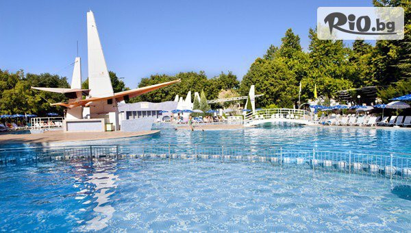 Лято 2026 в Хотел Ралица Акваклуб 4*, Албена! All Inclusive нощувка + басейни, 2 шезлонга и 1 чадър на плажа + АкваПарк, от 8 до 21.06 и от 7 до 13.09