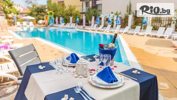 Ранни записвания за почивка на 50 метра от плаж Харманите в Созопол! Нощувка със закуска и вечеря + външен басейн, чадър и шезлонг и Безплатно за дете до 11.99 г., от Хотел Флагман