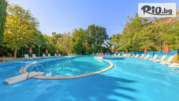 Почивка на 150 метра от плажа в Златни пясъци до 10 Септември! Нощувка на база All Inclusive + басейн, чадър и шезлонг, от Хотел Преслав