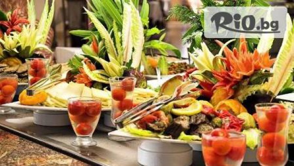 Трифон Зарезан или св.Валентин с 1 литър Сангрия, Мохито или Блъди Мери плюс плато брускети за ДВАМА само за 14,40 лв. от Кафе Клуб Но Нейм